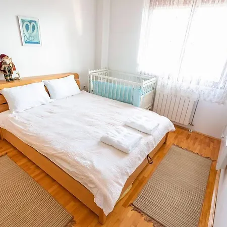 Convenient, Family-friendly And Stylish 3 Bed Apartment