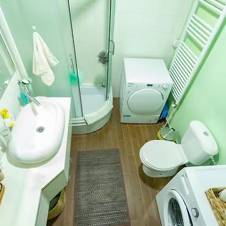 Apartment Convenient, Family-friendly And Stylish 3 Bed *