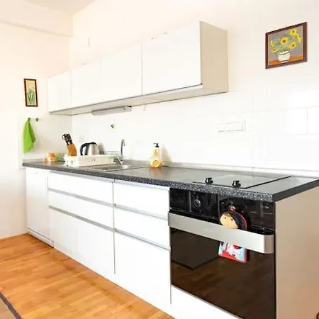 Convenient, Family-friendly And Stylish 3 Bed