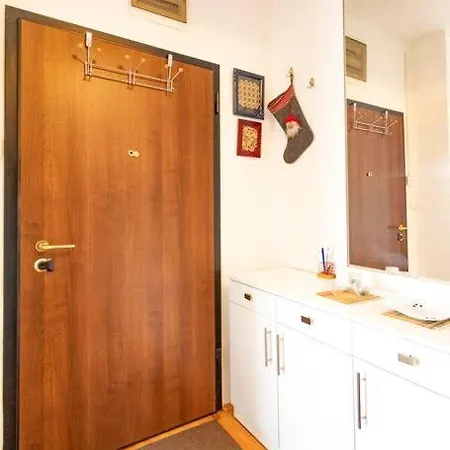 Apartment Convenient, Family-friendly And Stylish 3 Bed *