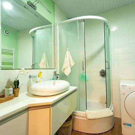 Apartment Convenient, Family-friendly And Stylish 3 Bed